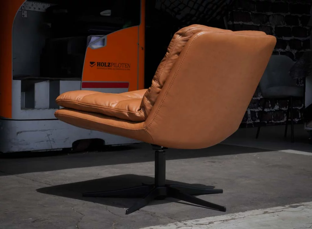 Drehsessel Leder mit ergonomischer Sitzschale gefertigt