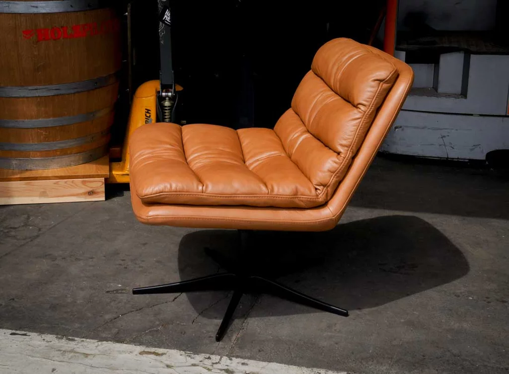 Drehsessel Leder mit großer Sitzfläche gefertigt