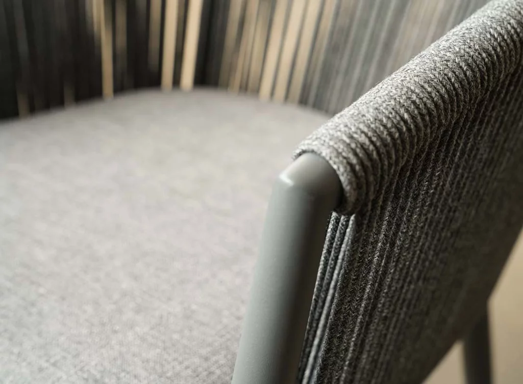 Detailansicht Outdoor Stuhl aus Olefin und Aluminium gefertigt