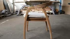 Gartenstuhl aus Holz im modernen Design gefertigt