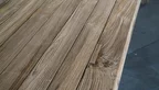 Gartentisch aus Holz Detailansicht der Teak Platte