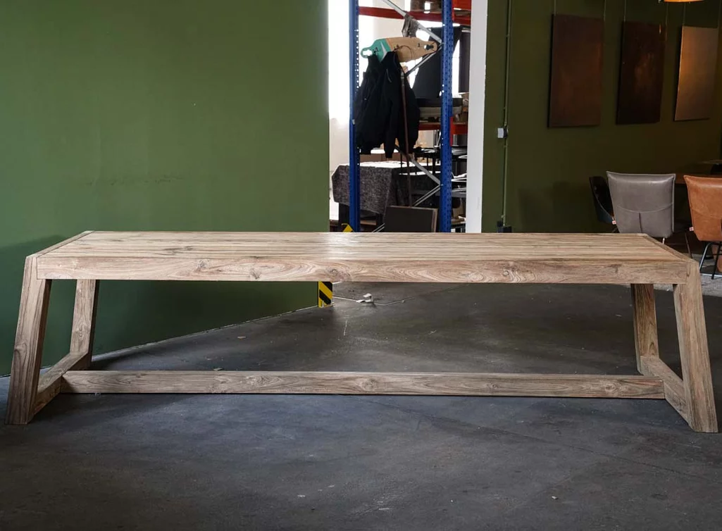 Gartentisch groß aus Teakholz gefertigt