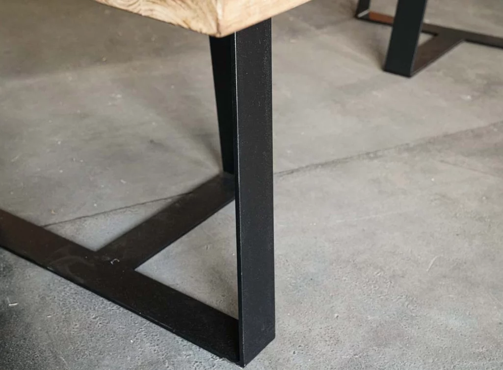 Gartentisch massiv Teak Detailansicht Stahl Gestell