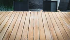 Gartentisch massiv Detailansicht der Tischplatte