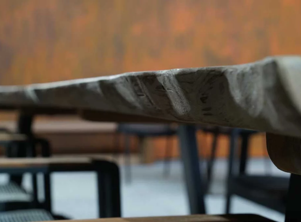 Outdoor Tisch aus Teak vollmassiv mit Baumkanten