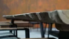 Outdoor Tisch aus Teak vollmassiv mit Baumkanten