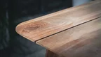 Detailansicht Gartentisch modern Oberfläche der Platte