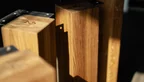 Tischfüße aus Holz Eiche auf Gehrung verarbeitet.