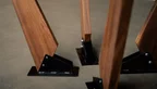 Massive Nussbaum Holzbeine 4er-Set mit Aufnahmeelemente aus Stahl