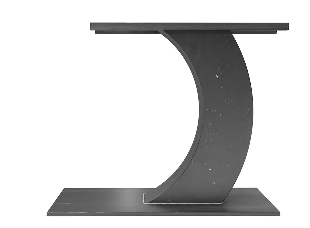 Stahl Mittelfuß im geborgenen Design gefertigt. Stahl Mittelfuß im geborgenen Design gefertigt.