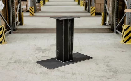 Mittelfuß Tischgestell aus Stahl nach Maß im Industriedesign gefertigt Mittelfuß Tischgestell aus Stahl nach Maß im Industriedesign gefertigt
