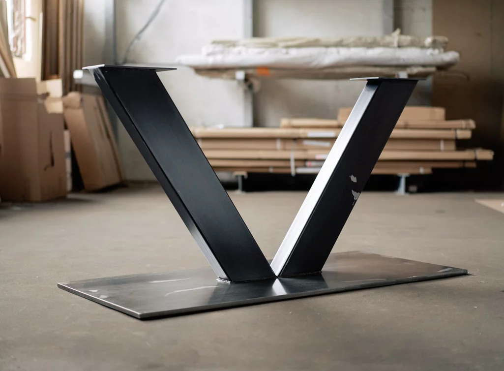 Tisch Metallgestell in V Form aus Stahl gefertigt Modell PH4U2