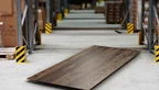 Tischplatte Schweizer Kante Nussbaum 4cm mit Astanteil massiv