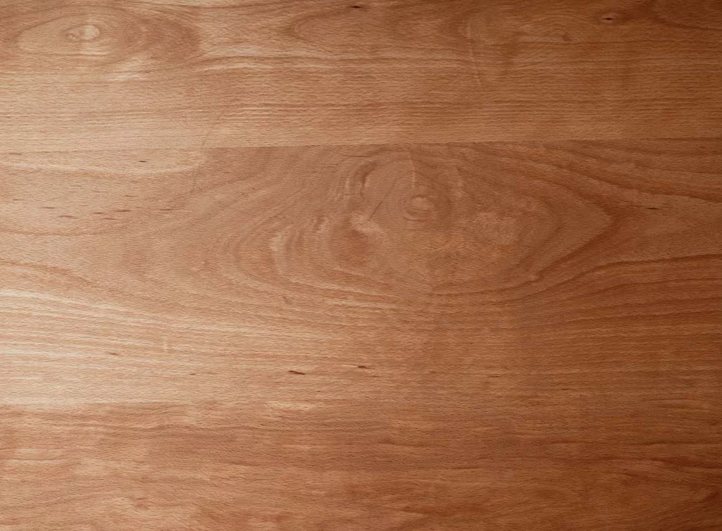 Tischplatte mit einer natürlichen Baumkante in weitgehend astfreier Qualität Tischplatte mit einer natürlichen Baumkante in weitgehend astfreier Qualität