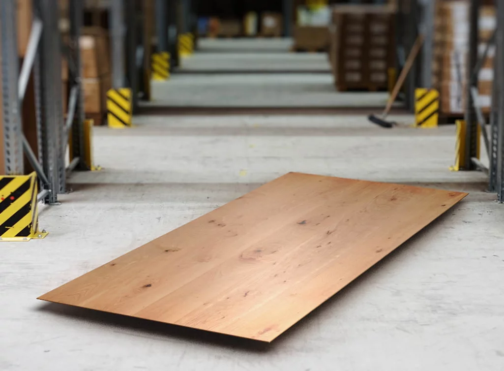 Schweizer Kante Tischplatte Buche 4cm mit Astanteil nach Maß