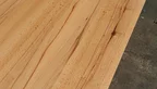 Tischplatte mit Schweizer Kante Vollholz aus Kernbuche Detailansicht