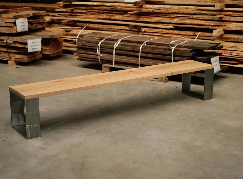 Sitzbank aus Eiche und Stahl in einem schlichten Design UAL906-B
