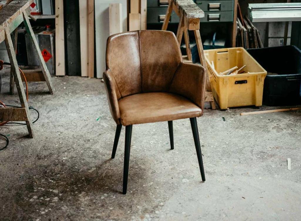 Lederstuhl im Retro Design