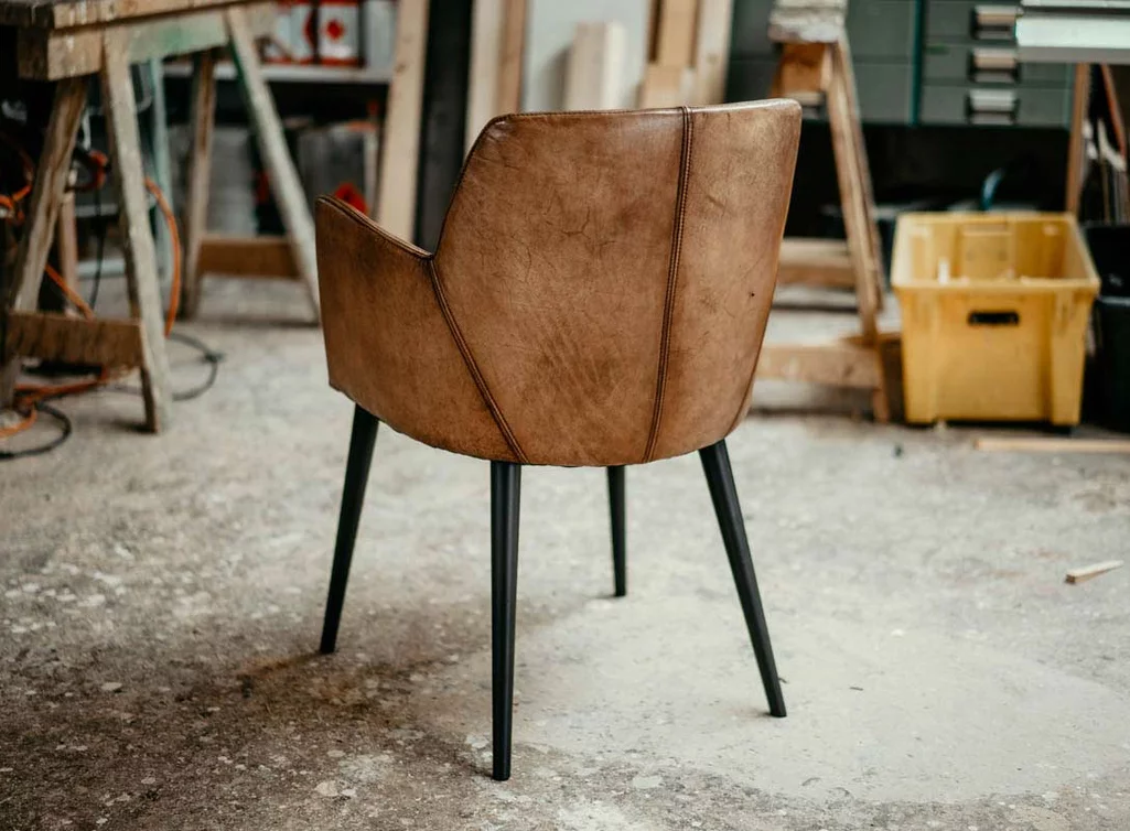 Lederstuhl Ansicht hinten mit Rückennaht