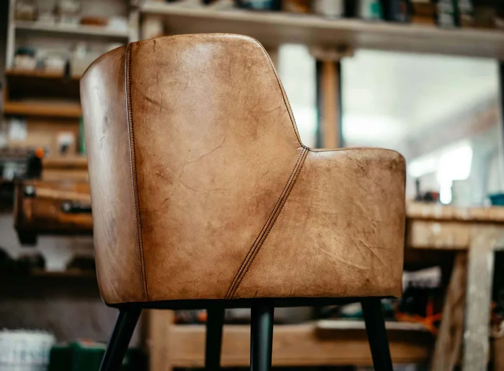 Essstuhl Ansicht Sitzschale Leder