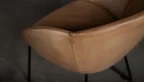 Detailansicht Schalenstuhl im hochwertigen Leder