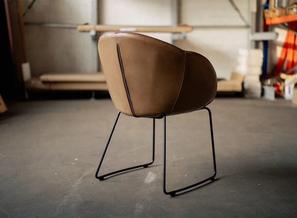 Leder Schalenstuhl Ansicht von hinten Leder Schalenstuhl Ansicht von hinten