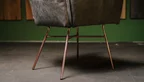 Echt Leder Stuhl mit einem Untergestell in der Ausführung Kupfer