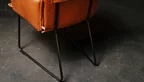 Leder Armlehnenstuhl mit einem Kufengestell aus Stahl
