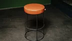 Echtleder Hocker mit einem Rahmen Untergestell aus Stahl