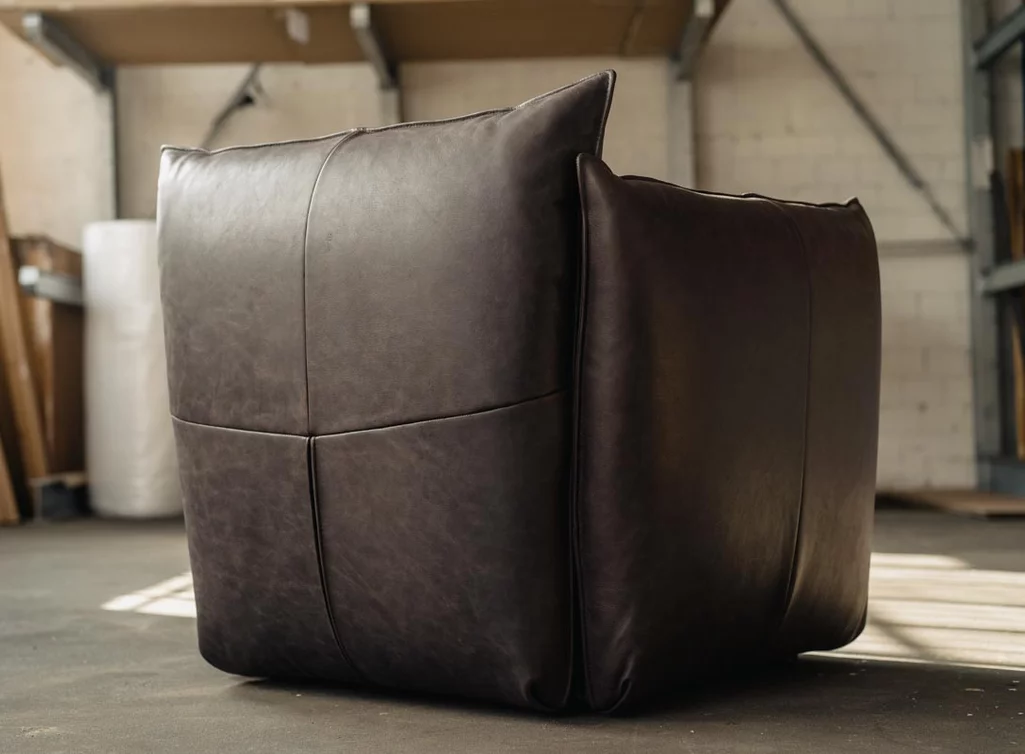 Leder Sessel mit Armlehne in der Lederoberfläche Bonanza Dark Brown - Rückseite Leder Sessel mit Armlehne in der Lederoberfläche Bonanza Dark Brown - Rückseite