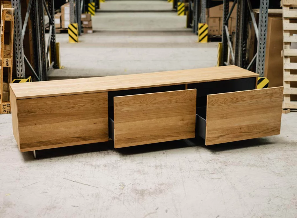 Lowboard Eiche mit 3 Schubladen nach Maß gefertigt Lowboard Eiche mit 3 Schubladen nach Maß gefertigt