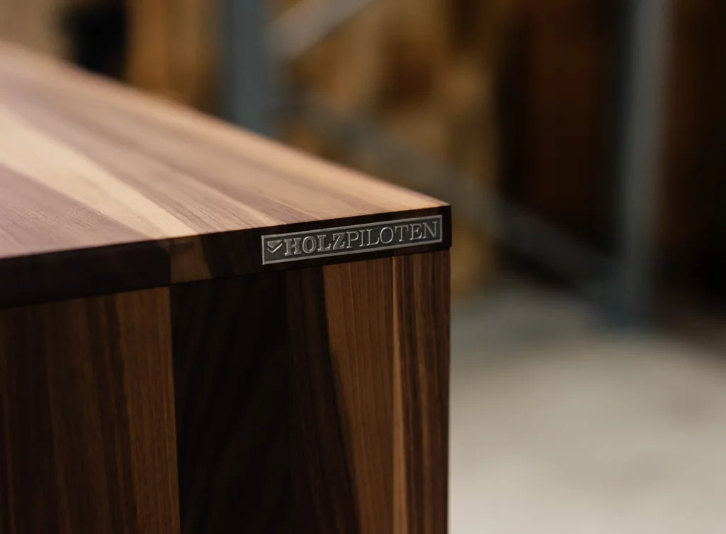 Schubladen Kommode Nussbaum Detailansicht Kanten Schubladen Kommode Nussbaum Detailansicht Kanten