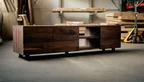TV Lowboard aus edlem Nussbaum Massivholz