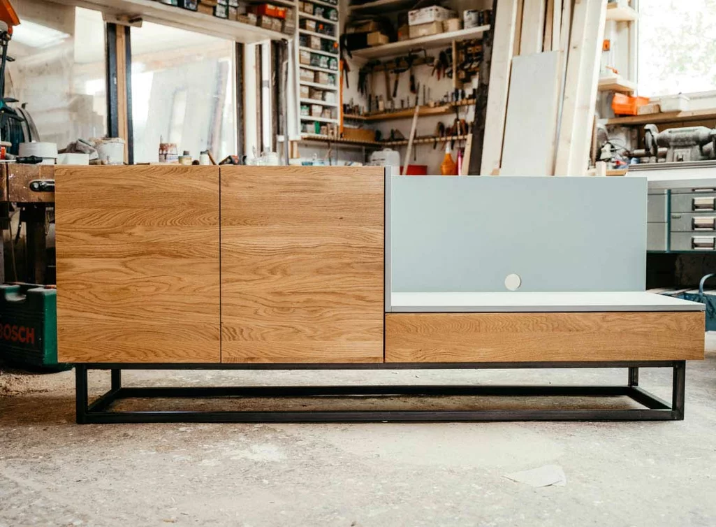TV Lowboard Eiche massiv nach Maß vorne