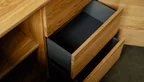 Detailansicht Schubkästen an Lowboard hängend