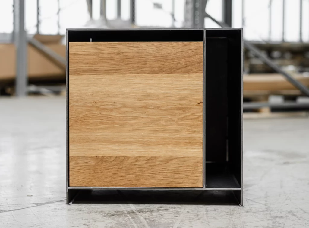 Cube Nachttisch Eiche und Stahl