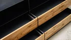 Sideboard aus Stahl mit Eichenholz kombiniert