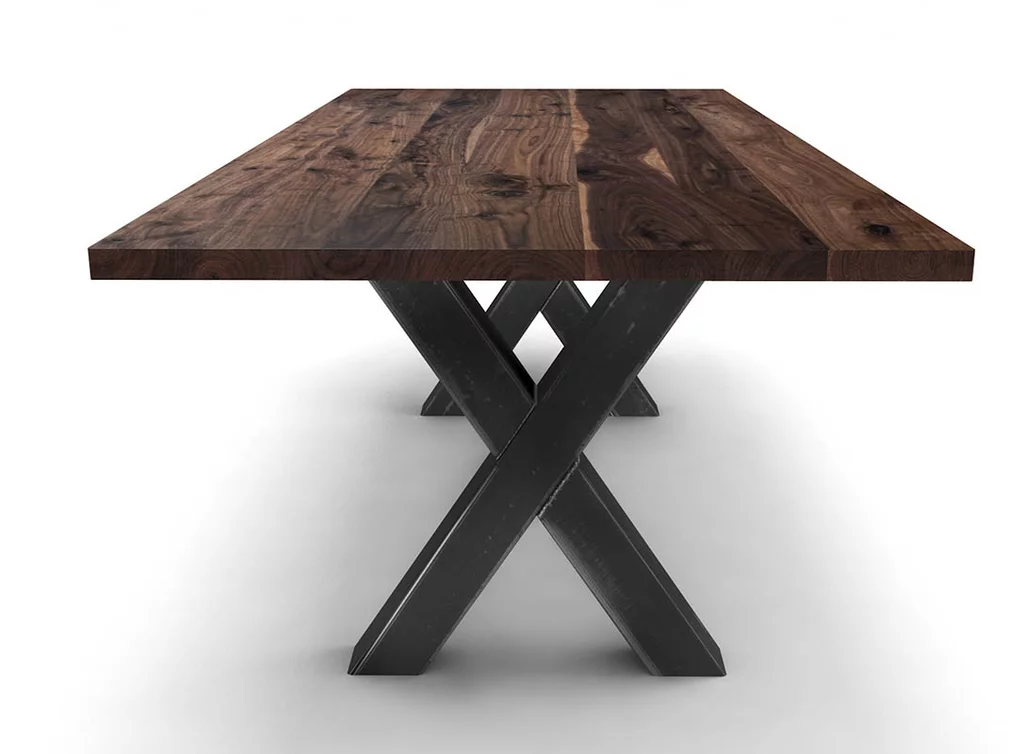 Holztisch aus Massivholz Nussbaum mit Astanteil Holztisch aus Massivholz Nussbaum mit Astanteil