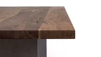 Detail Tischplatte Nussbaum mit charakterstarkem Ast- und Splintholzanteil