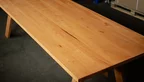 Detailansicht Massivholz Buche mit Ast- und Splintholzanteil