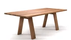 Masstisch Eiche mit Holz-Tischbeinen schräg 