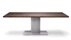Nussbaum Tisch mit Mittelgestell aus Stahl