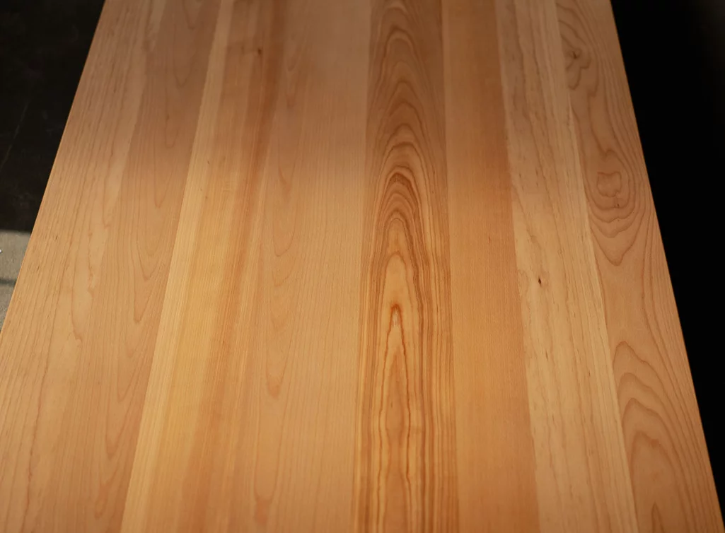 Astfreie Holztischplatte aus Buchenholz in verschiedenen Oberflächen verfügbar Astfreie Holztischplatte aus Buchenholz in verschiedenen Oberflächen verfügbar