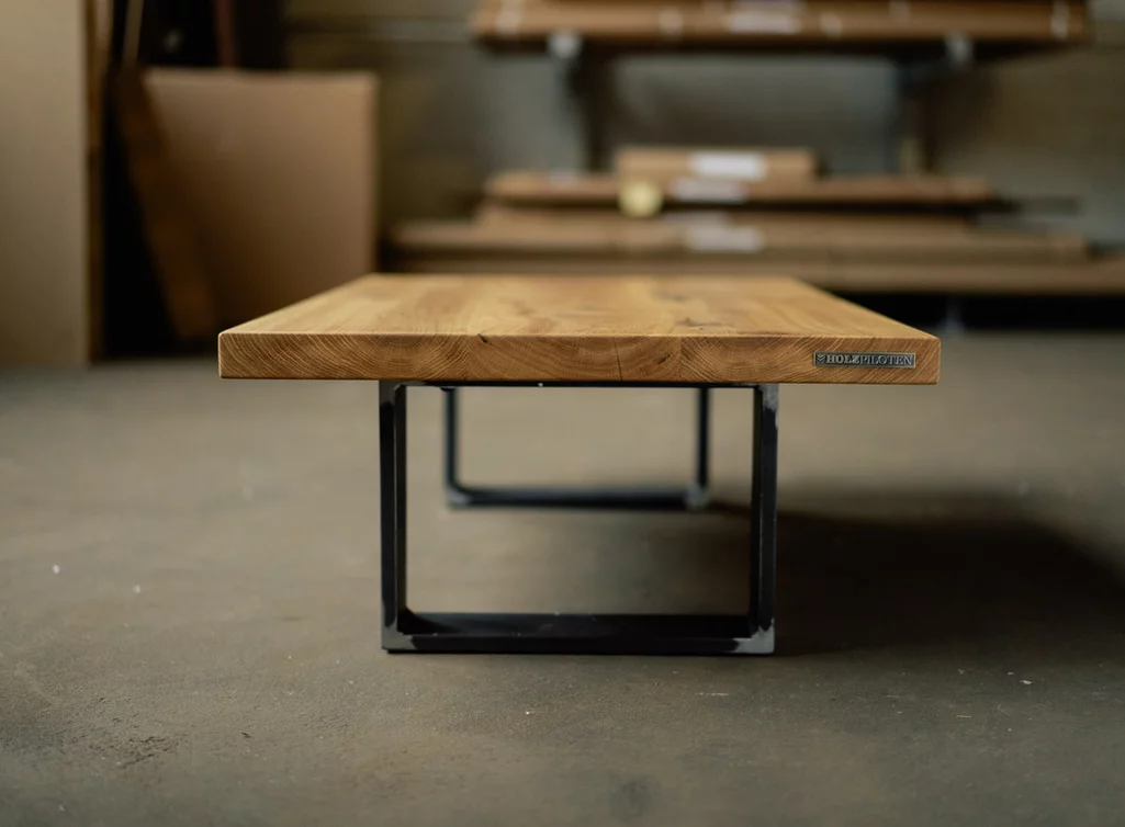 Couchtisch Massivholz Eiche mit Tischgestell aus Stahl auf Maß Couchtisch Massivholz Eiche mit Tischgestell aus Stahl auf Maß