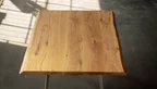 Detailansicht Eiche Massivholzplatte mit Baumkante und Astanteil TCX430-T