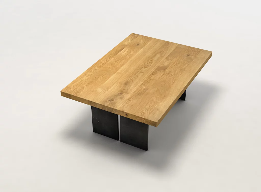 Massiver Couchtisch mit Metallgestell und Echtholz Couchtischplatte mit geraden Kanten Massiver Couchtisch mit Metallgestell und Echtholz Couchtischplatte mit geraden Kanten