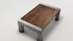 Couchtisch aus Beine Metall und einer Nussbaum Massivholzplatte weitgehend astfrei
