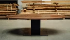 Esstisch aus Nussbaum massiv mit ovaler Tischplatte - UAL47-T