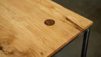 Eiche Schreibtisch mit Stahlgestell und Kabeldurchlass konfigurierbar