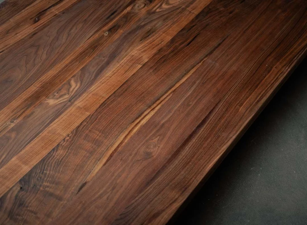 Nussbaum Tischplatte mit Astanteil 285x117x6cm Ausstellungsstück